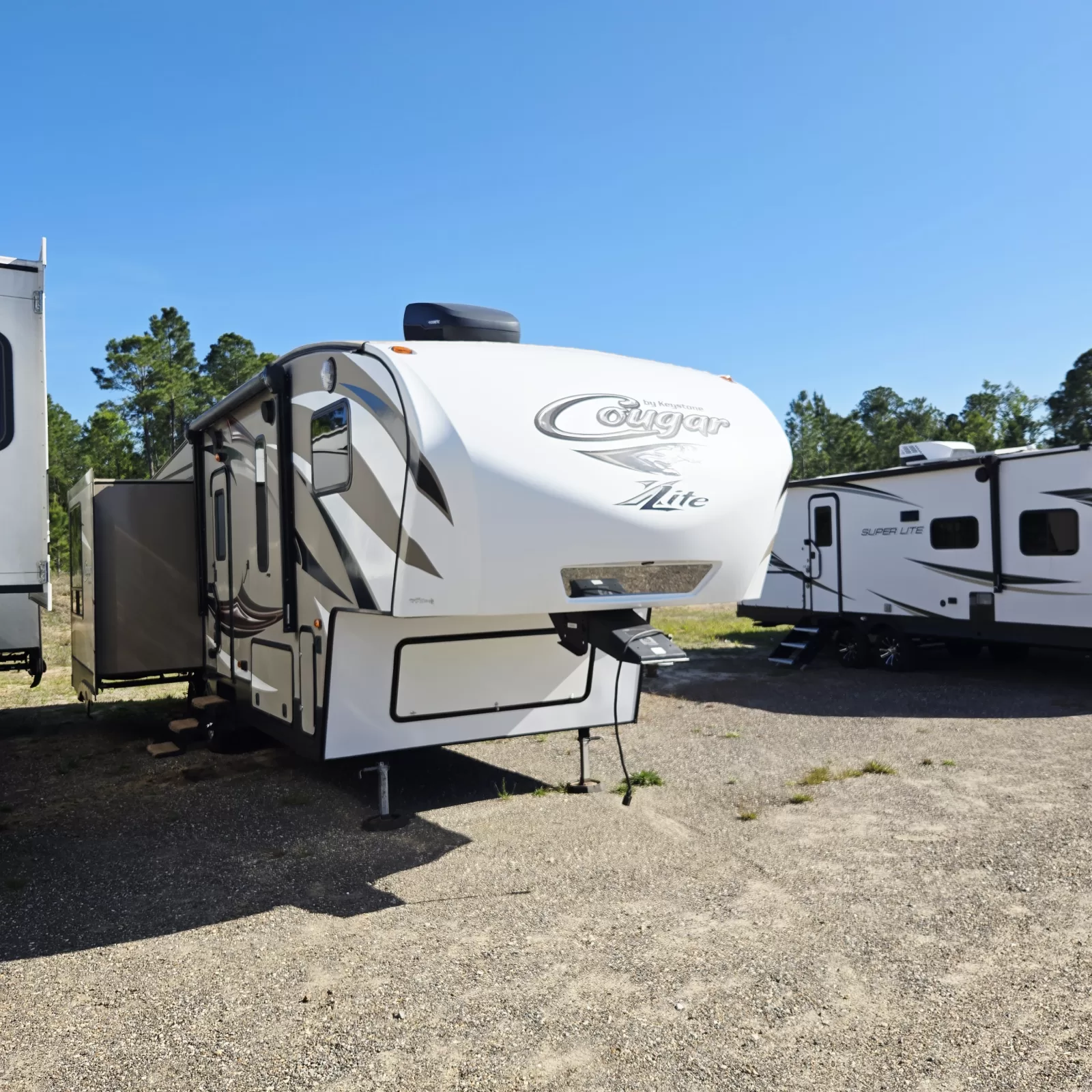 Used 2015 Keystone RV Cougar X-Lite 28SGS for sale in Gulfport