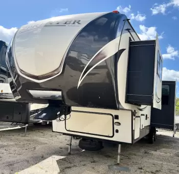 Used 2017 Keystone RV Sprinter 326FWBHS for sale in Picayune, MS