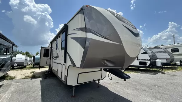 Used 2018 CrossRoads RV Volante 3801MD for sale in Gulfport, MS