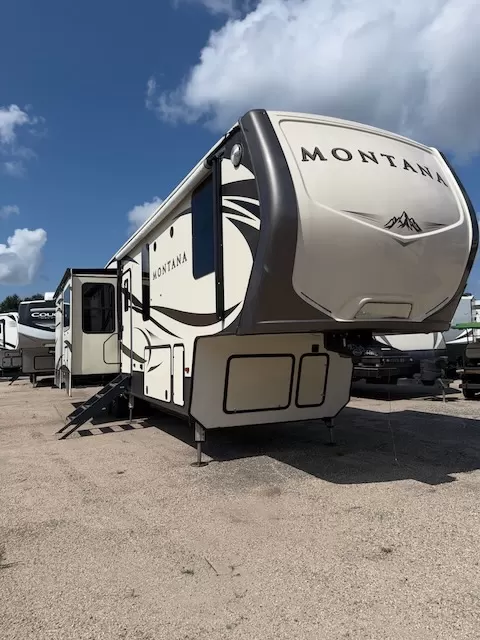 Used 2018 Keystone RV Montana 3661RL for sale in Picayune, MS