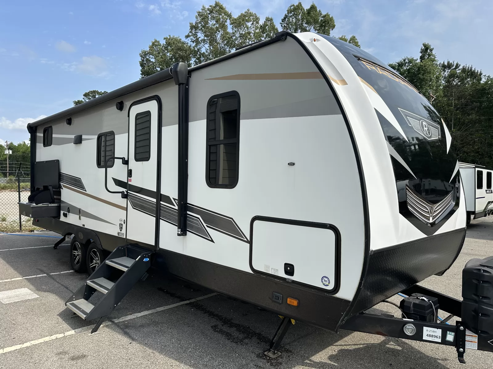 Used 2022 Cruiser Radiance Ultra Lite 25BH for sale in Lucedale