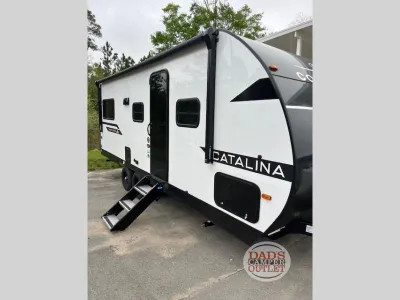 New 2025 Coachmen RV Catalina Summit Series 8 221EPIC for sale in Gulfport, MS