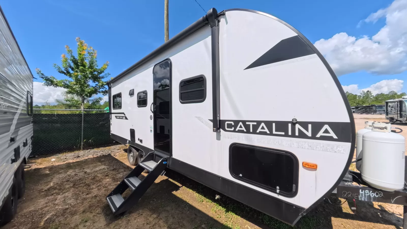 New 2025 Coachmen RV Catalina Summit Series 8 221EPIC for sale in Gulfport