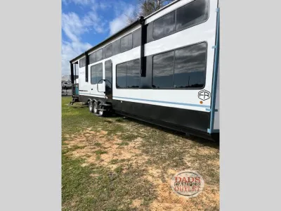 New 2025 Forest River RV Salem Grand Villa 42VERANDA for sale in Gulfport, MS