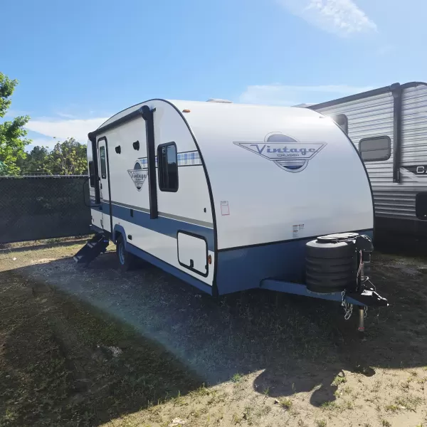 New 2025 Gulf Stream RV Vintage Cruiser 19ERD for sale in Gulfport, MS